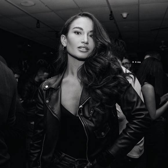 Meet your Posher, Sabrine - Picture 1 of 1